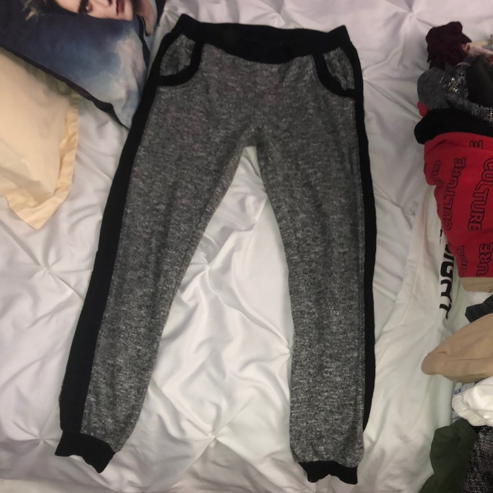 Dark grey/black sweat pants